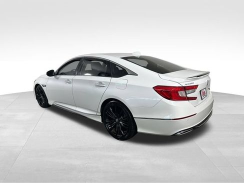 Used 2018 Honda Accord Touring image 4