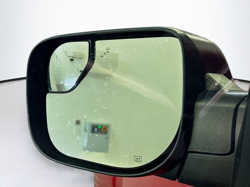 Used 2020 Nissan Titan SV w/ SV Convenience Package image 16