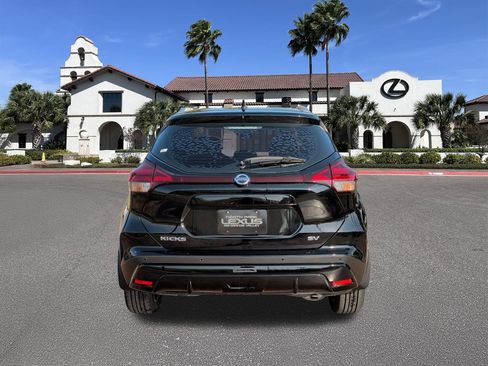 Used 2021 Nissan Kicks SV image 3