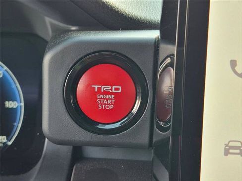 Certified 2024 Toyota Tacoma SR5 AWD/4WD image 17