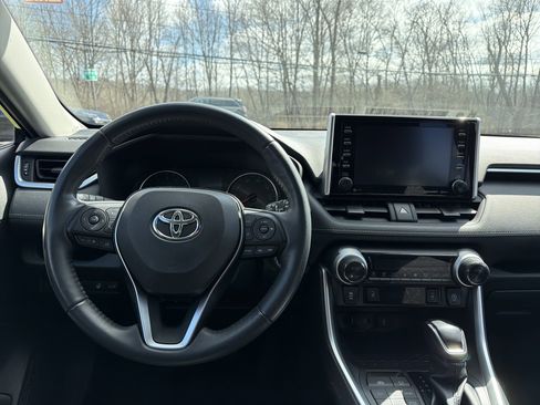 Used 2020 Toyota RAV4 XLE w/ Convenience Package image 13