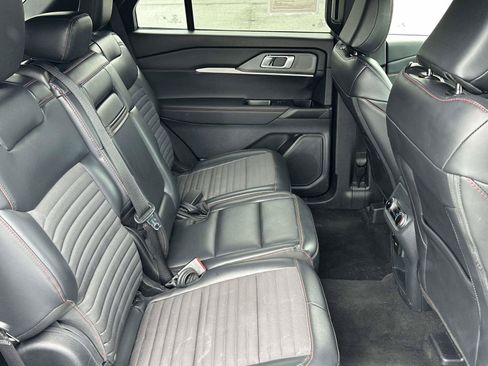 Used 2025 Ford Explorer ST-Line w/ ST-Line Street Pack AWD/4WD image 10