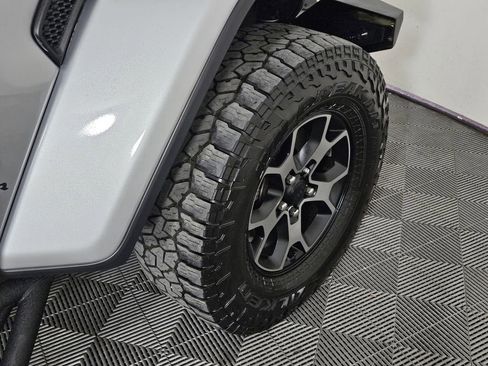 Used 2020 Jeep Gladiator Rubicon image 7