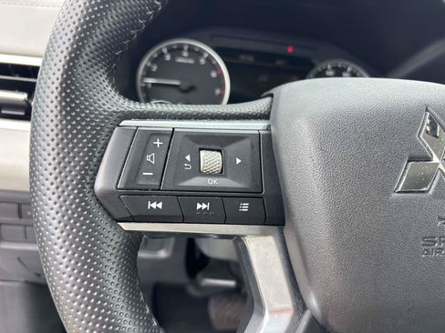 Used 2025 Mitsubishi Outlander SE AWD/4WD image 21