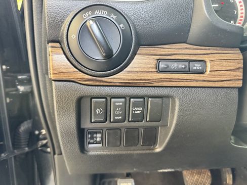 Used 2019 Nissan Titan SL image 21