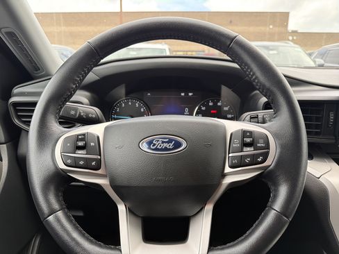 Used 2023 Ford Explorer XLT AWD/4WD image 14