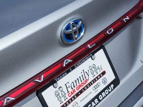 Used 2021 Toyota Avalon Limited w/ Advanced Safety Package FWD image 6