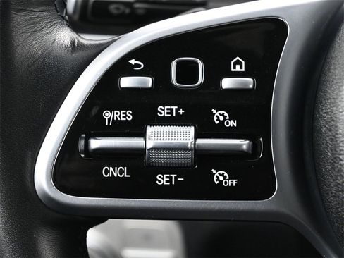 Used 2022 Mercedes-Benz GLE 350 4MATIC w/ Premium Package image 8