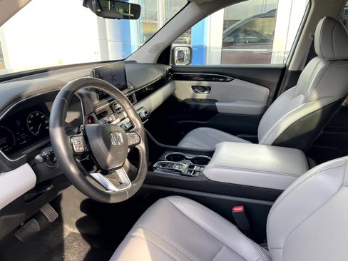 Used 2024 Honda Pilot Touring image 12