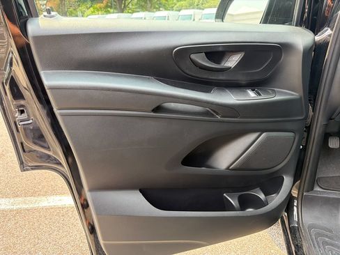 Used 2023 Mercedes-Benz Metris Passenger image 24
