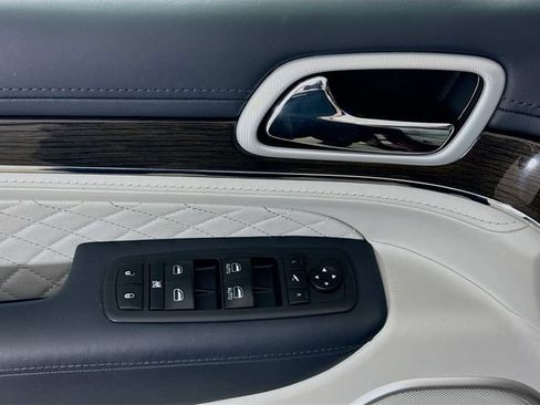 Used 2021 Jeep Grand Cherokee Summit AWD/4WD image 18