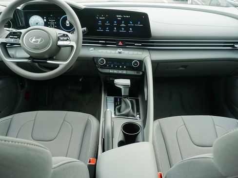 Used 2024 Hyundai Elantra SEL image 10
