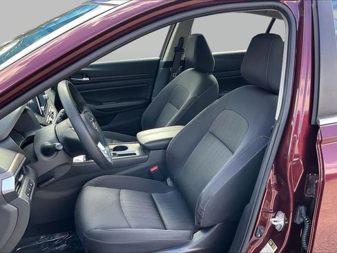 Used 2025 Nissan Altima 2.5 SV FWD image 9