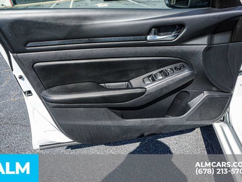 Used 2025 Nissan Altima 2.5 SV FWD image 43