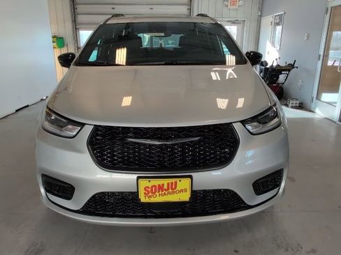 New 2026 Chrysler Pacifica Select w/ S Appearance Package AWD/4WD image 8