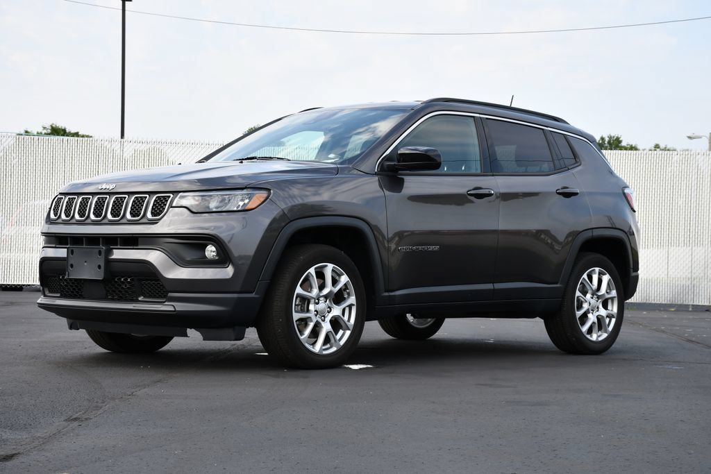 Used 2023 Jeep Compass Latitude AWD/4WD image 3