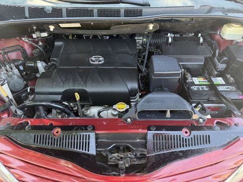 Used 2015 Toyota Sienna LE FWD image 30