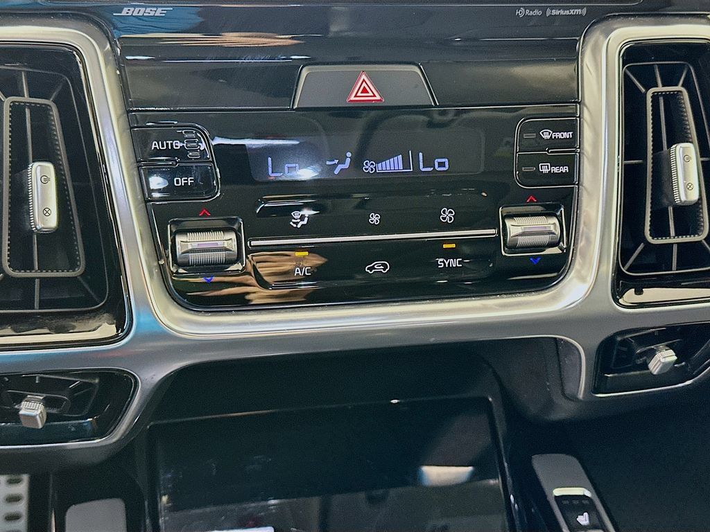 Used 2023 Kia Sorento SX AWD/4WD image 16