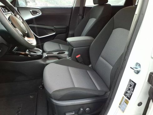 Certified 2025 Kia Soul S FWD image 12