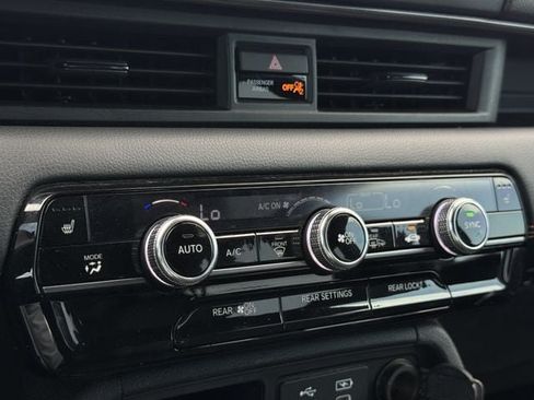 Used 2025 Honda Pilot TrailSport image 22