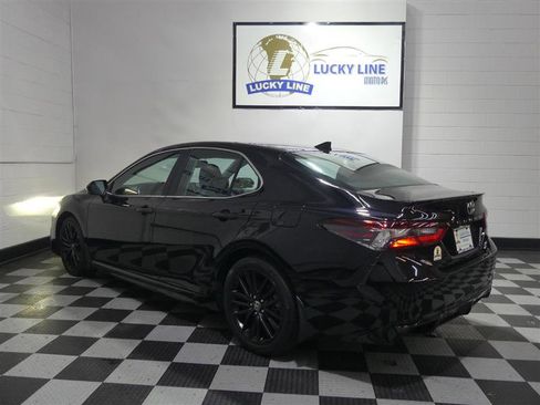 Used 2021 Toyota Camry SE w/ Cold Weather Package image 11