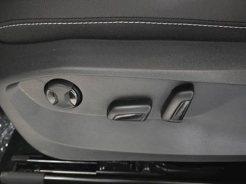 New 2026 Volkswagen Taos SE FWD image 18
