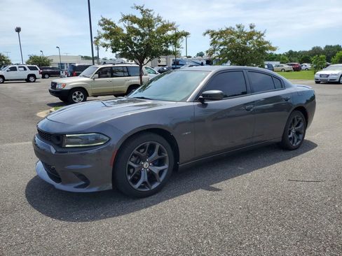 Used 2018 Dodge Charger R/T w/ Navigation & Travel Group image 2