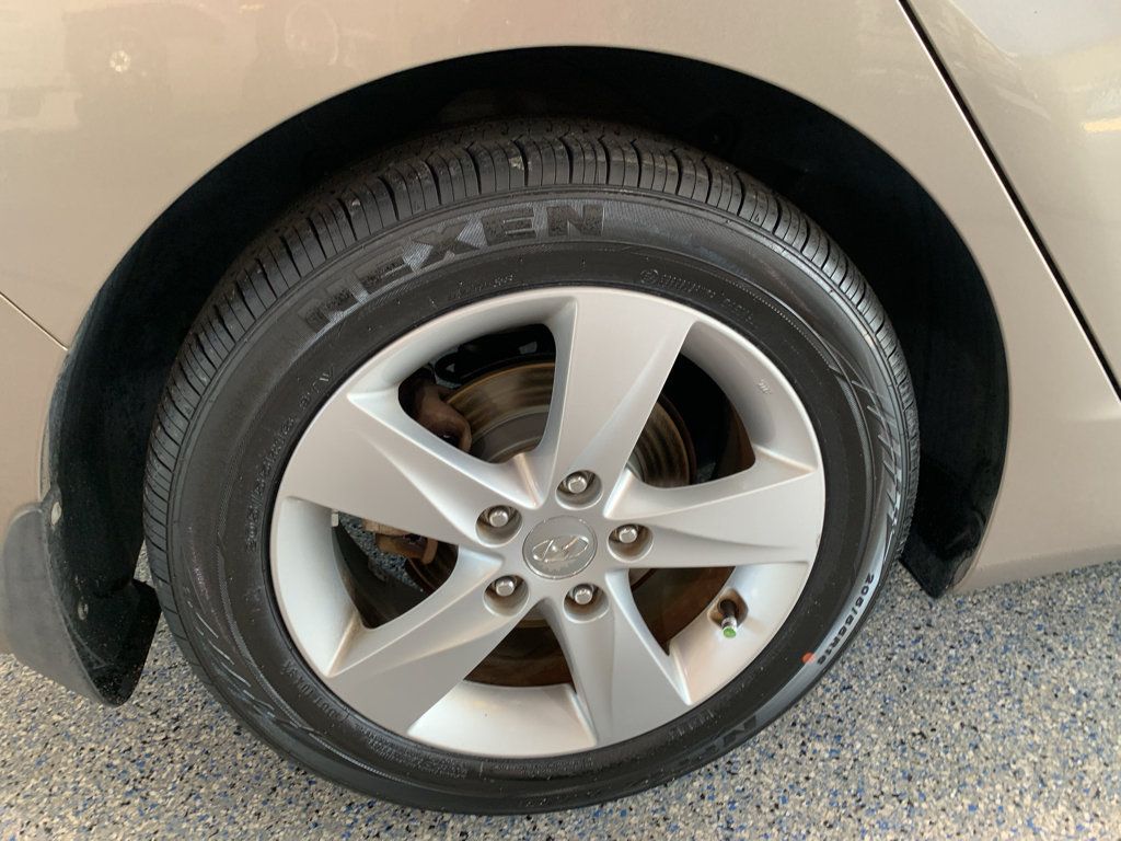 Used 2013 Hyundai Elantra GLS w/ Preferred Pkg FWD image 30