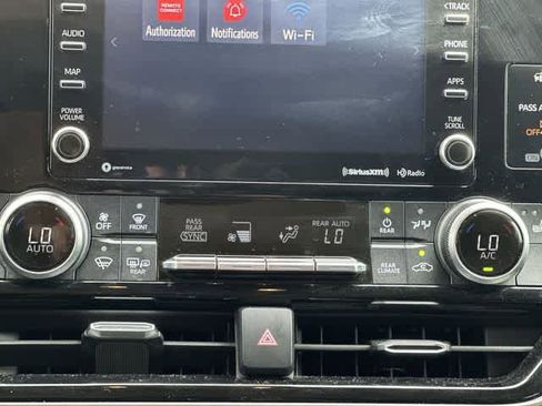 Used 2020 Toyota Highlander XLE image 15