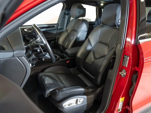 Certified 2024 Porsche Macan AWD/4WD image 5