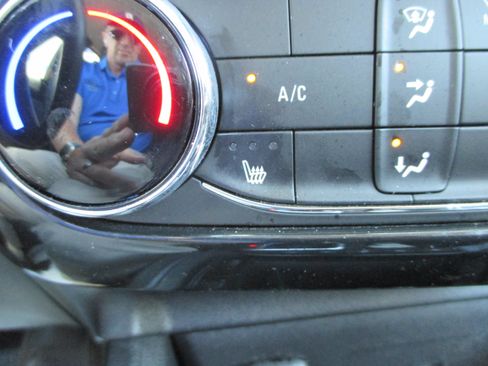 Used 2024 Chevrolet TrailBlazer LT w/ LT Cold Weather Package FWD image 18