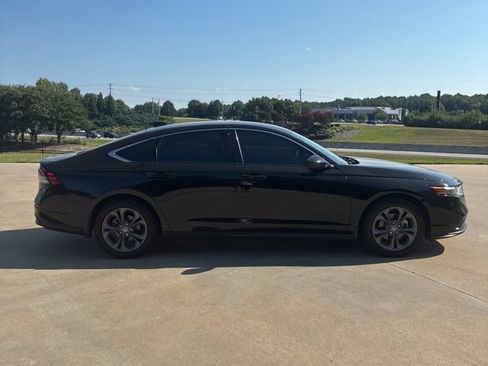 Used 2023 Honda Accord EX image 3