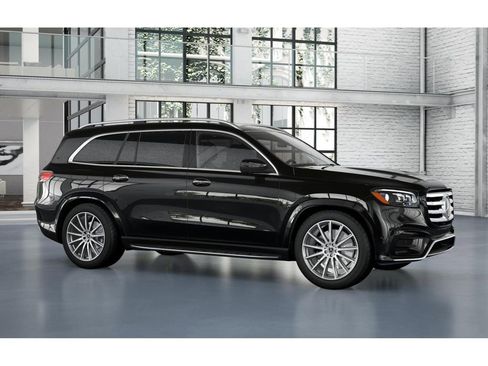Used 2025 Mercedes-Benz GLS 580 4MATIC image 13