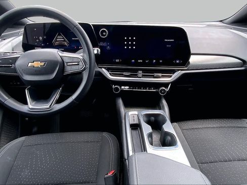 Used 2025 Chevrolet Equinox EV LT FWD image 14