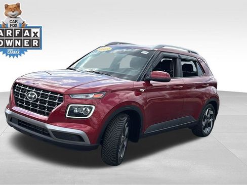 Used 2023 Hyundai Venue Limited FWD image 3