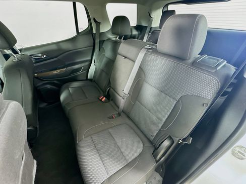 Used 2021 GMC Acadia SLE w/ Driver Convenience Package FWD image 34