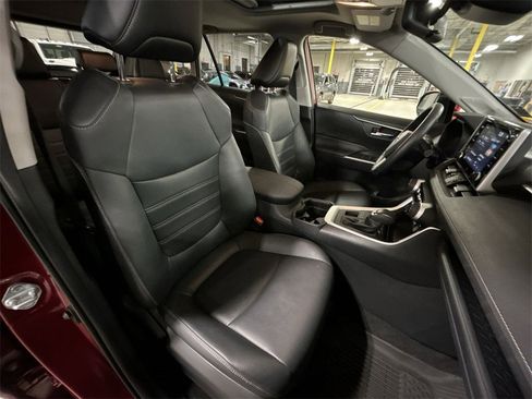 Used 2021 Toyota RAV4 XLE Premium image 25