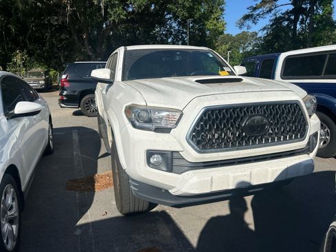 Used 2018 Toyota Tacoma TRD Sport w/ Technology Package RWD image 6