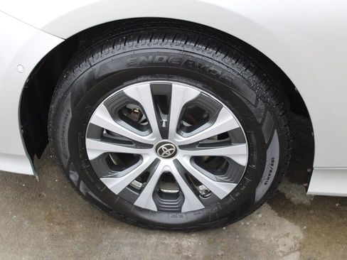 Used 2020 Toyota Prius LE image 12