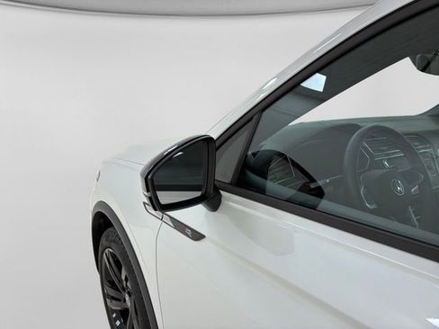 Used 2023 Volkswagen Tiguan SE R-Line AWD/4WD image 10