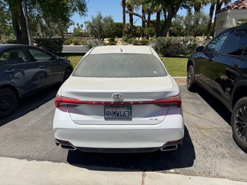 Used 2019 Toyota Avalon XLE w/ Preferred Accessory Package FWD image 2