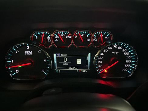 Used 2018 Chevrolet Suburban LT w/ Luxury Package AWD/4WD image 21