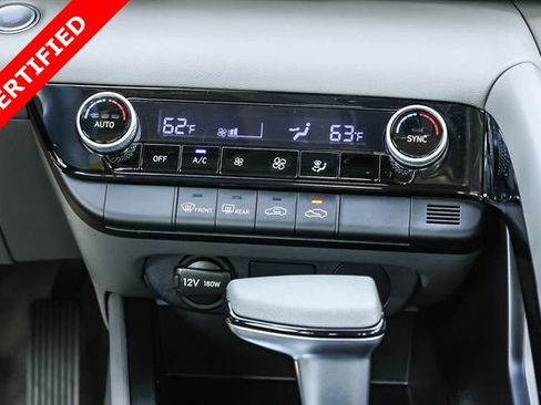 Used 2025 Hyundai Elantra Hybrid FWD image 15