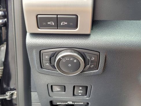 Used 2022 Ford F250 Platinum w/ FX4 Off-Road Package AWD/4WD image 18