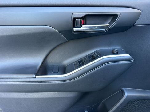 Used 2023 Toyota Highlander XSE image 11