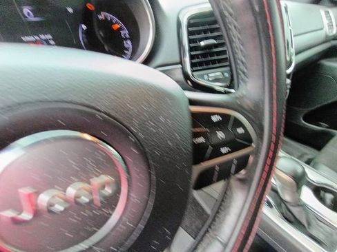 Used 2019 Jeep Grand Cherokee Altitude AWD/4WD image 23