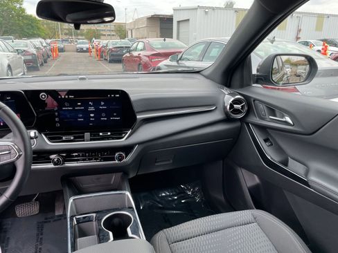 Used 2025 Chevrolet Equinox LT image 34