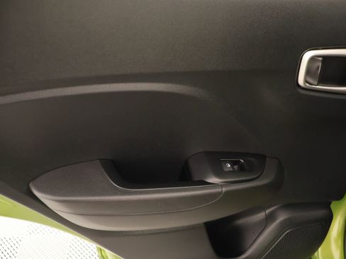Used 2024 Hyundai Venue SEL FWD image 16