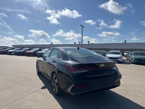 Used 2024 Hyundai Elantra SEL w/ Convenience Package FWD image 14