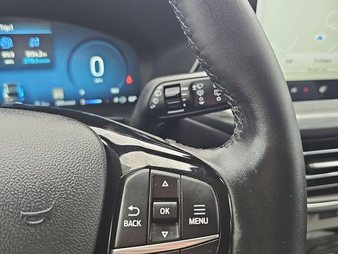 Certified 2024 Ford Escape SE w/ PHEV Premium Package image 27